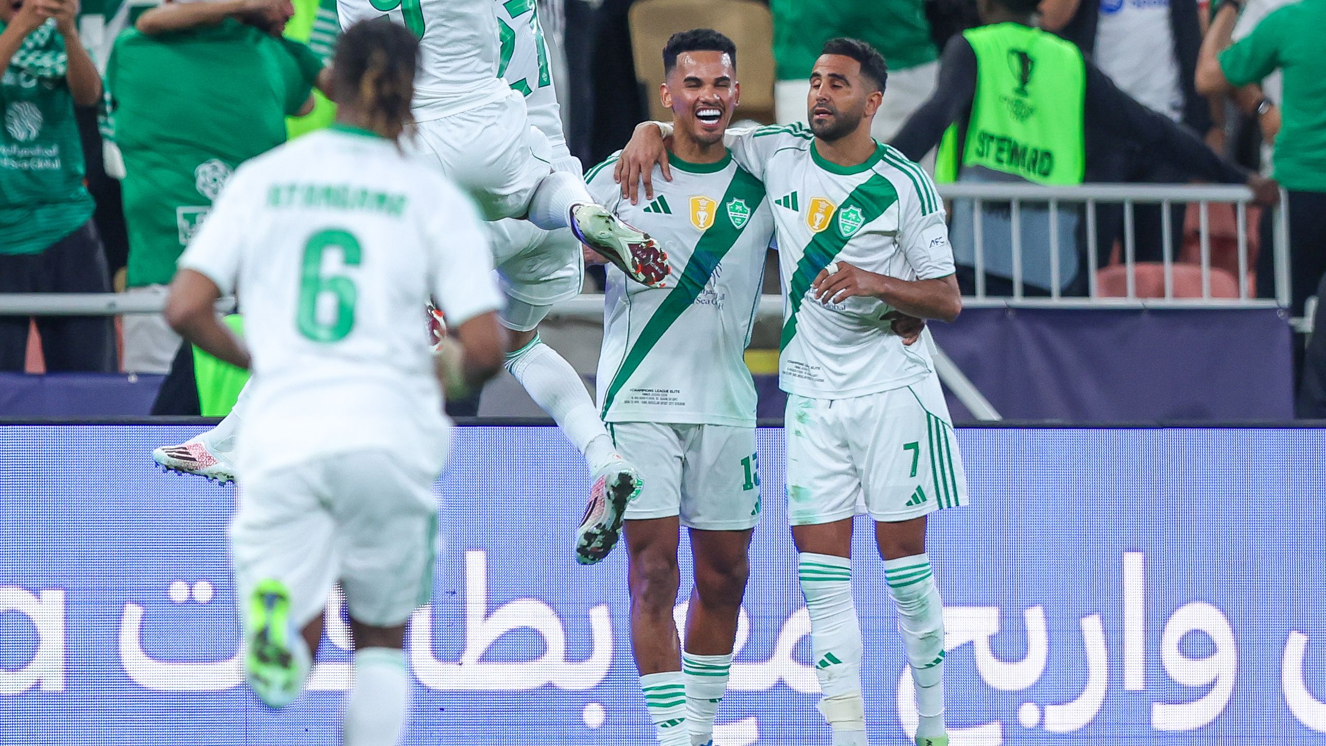 رياض محرز يُنقذ الأهلي من رقم آسيوي صادم بهدف سينمائي